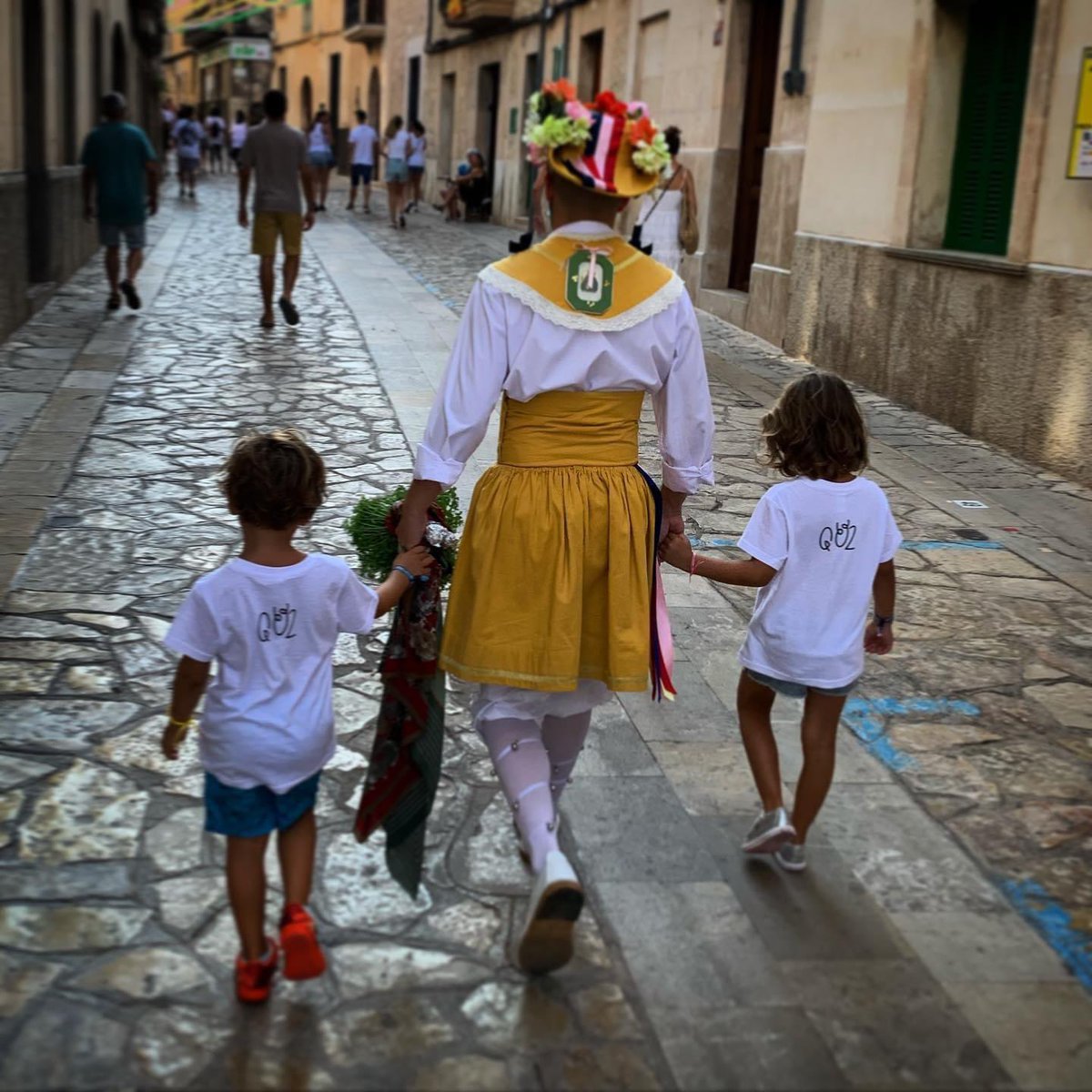PalouJaume's tweet photo. Cinquè Sant Bartomeu amb gust de primer… 💗💛💚
#Lluís #Clara #4anysi8mesos #bessons #SantBartomeu #cossiers22 #Montuïri https://t.co/LgW6NCs42N