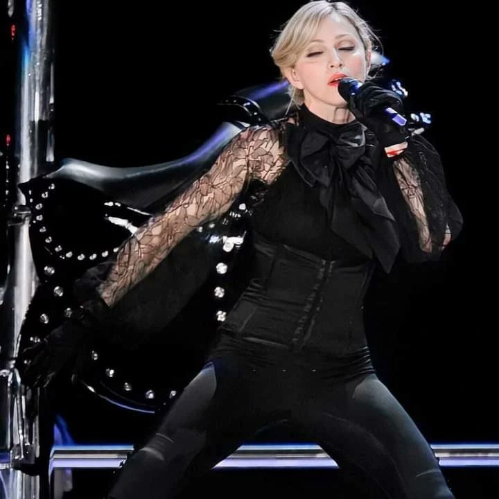 Albert_TenorioM's tweet photo. Happy Birthday to the Queen @madonna!!! 🎂🎉🎁🎶🎤❤️

#madonna #queenofpop #materialgirl #blondambition #dita #mdolla #mdna #madamex #happybirthday #HappyBirthdayMadonna https://t.co/UArxZah343