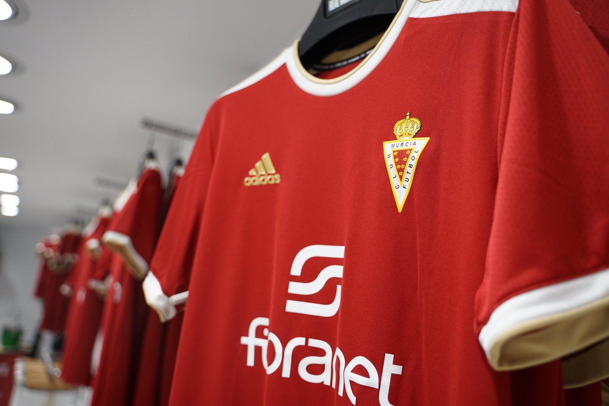realmurciacfsad's tweet photo. #Stote | Pásate por la nueva Tienda Oficial del #RealMurciaCF en el centro de #Murcia
📍 Edificio Hispania en Plaza de La Fuensanta.
🕐 10:00/13:30h. y 17:00/20:00h.
🛍️ Venta de la colección #RealMurciaCF X @adidas_ES, merchandising, abonos 22/23. https://t.co/eXMwgl92YK