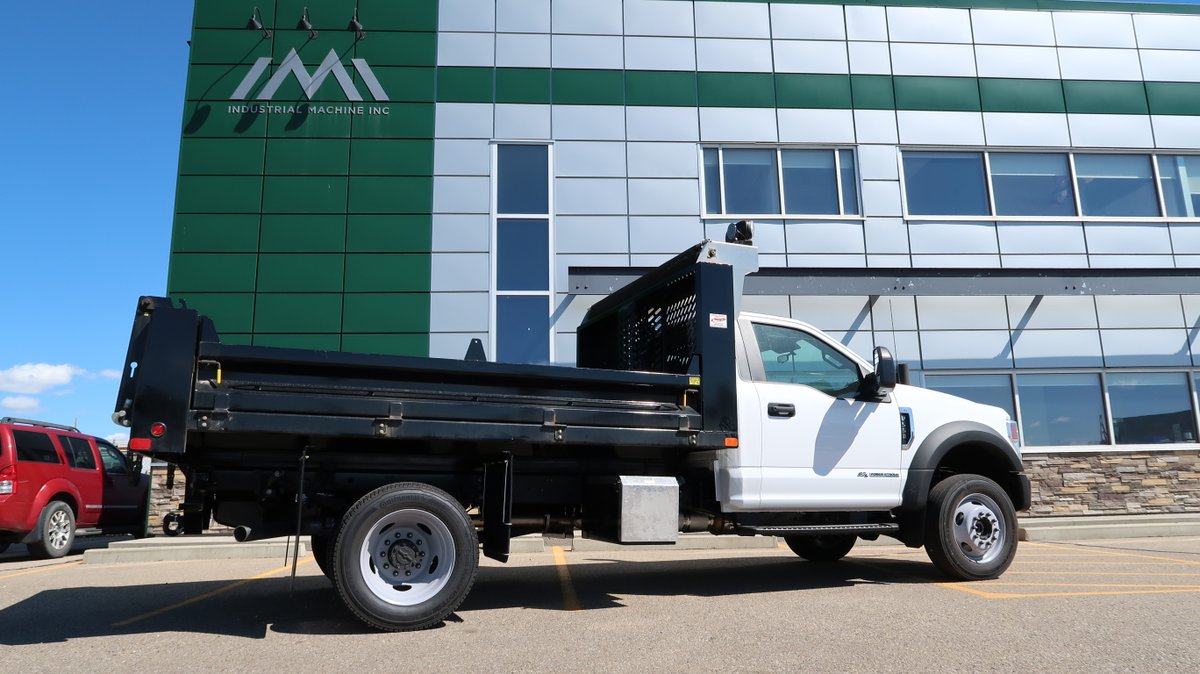Ind_Machine_Inc's tweet photo. We just finished outfitting this F550 with a 11'9" Steel Voth Dump Body! 

It's not the only truck getting an upgrade, we have two more trucks in our shop getting outfitted with a Voth Dump Body of their own! https://t.co/z0k5qbnXws