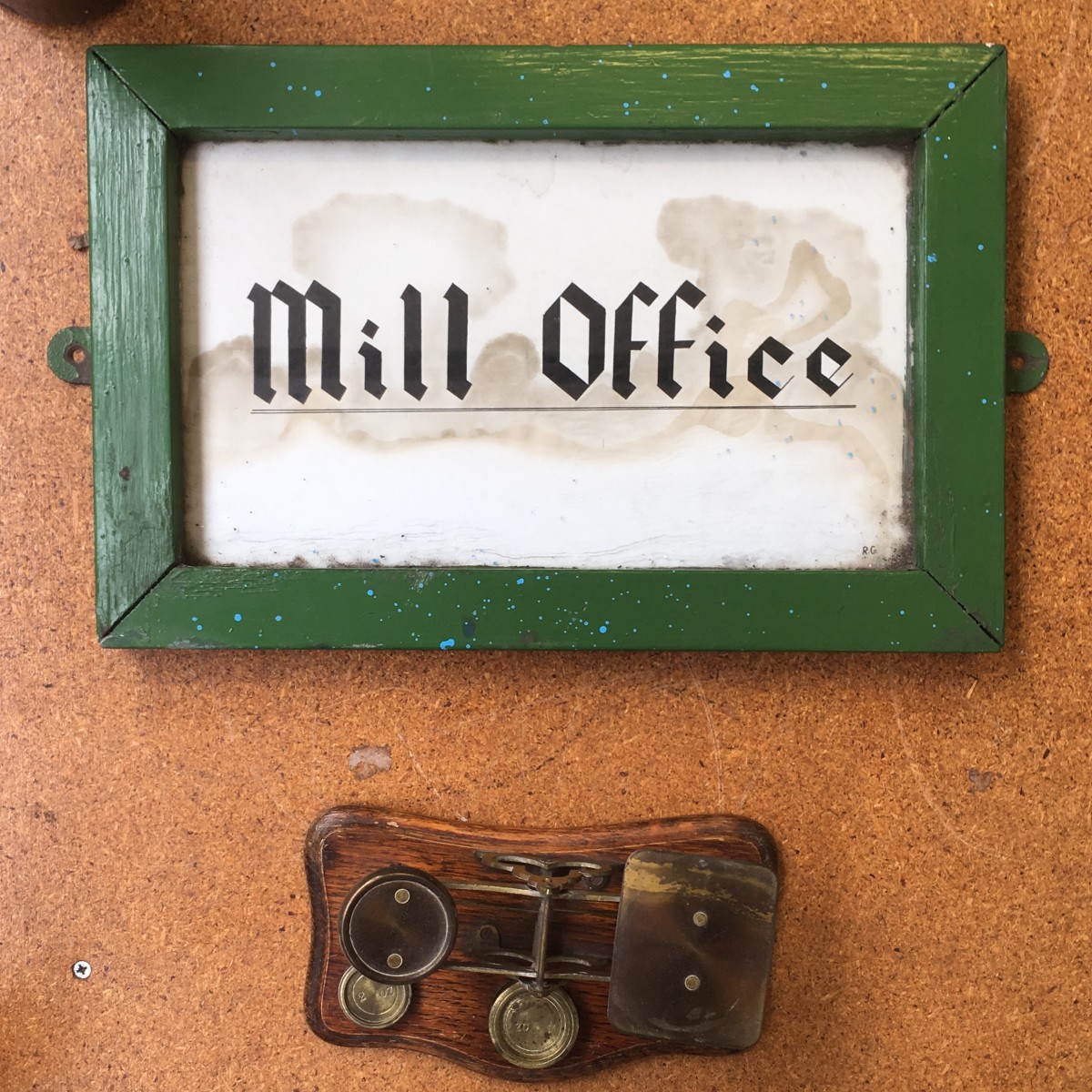 typesettingls's tweet image. How many photos of typography in Leeds do you have in your camera/phone right now? We would love to see them! Head to typesettingleeds.com and submit your photos to our ongoing archive of found typography in Leeds.