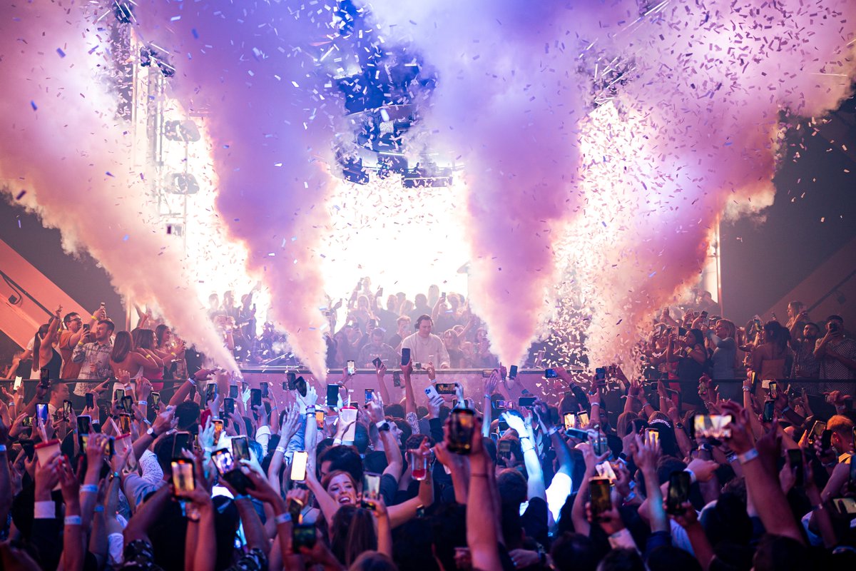 koollmike's tweet photo. This place is nuts 🔥 @tiesto https://t.co/hoOvGj6vvk