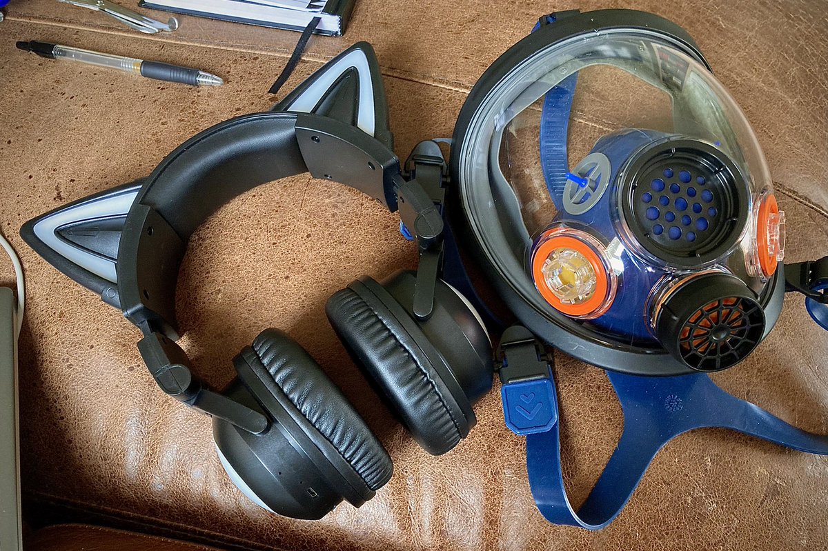 Signed up for something that is supposed to “relax you” and “free you of those pesky thoughts”

I guess the headphones must play relaxing sounds and the respirator is to help control your breathing??
I didn’t really know what to expect but I may as well try since they’re here 🤷‍♀️