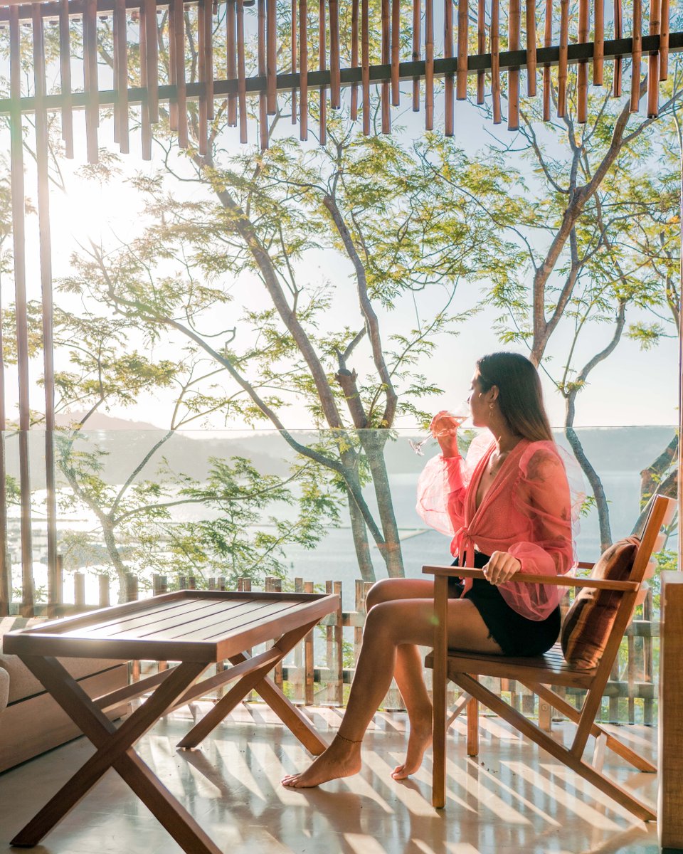 Set your afternoon free, inspired by the sound of the wind from our bay view room as you overlook Culebra bay.