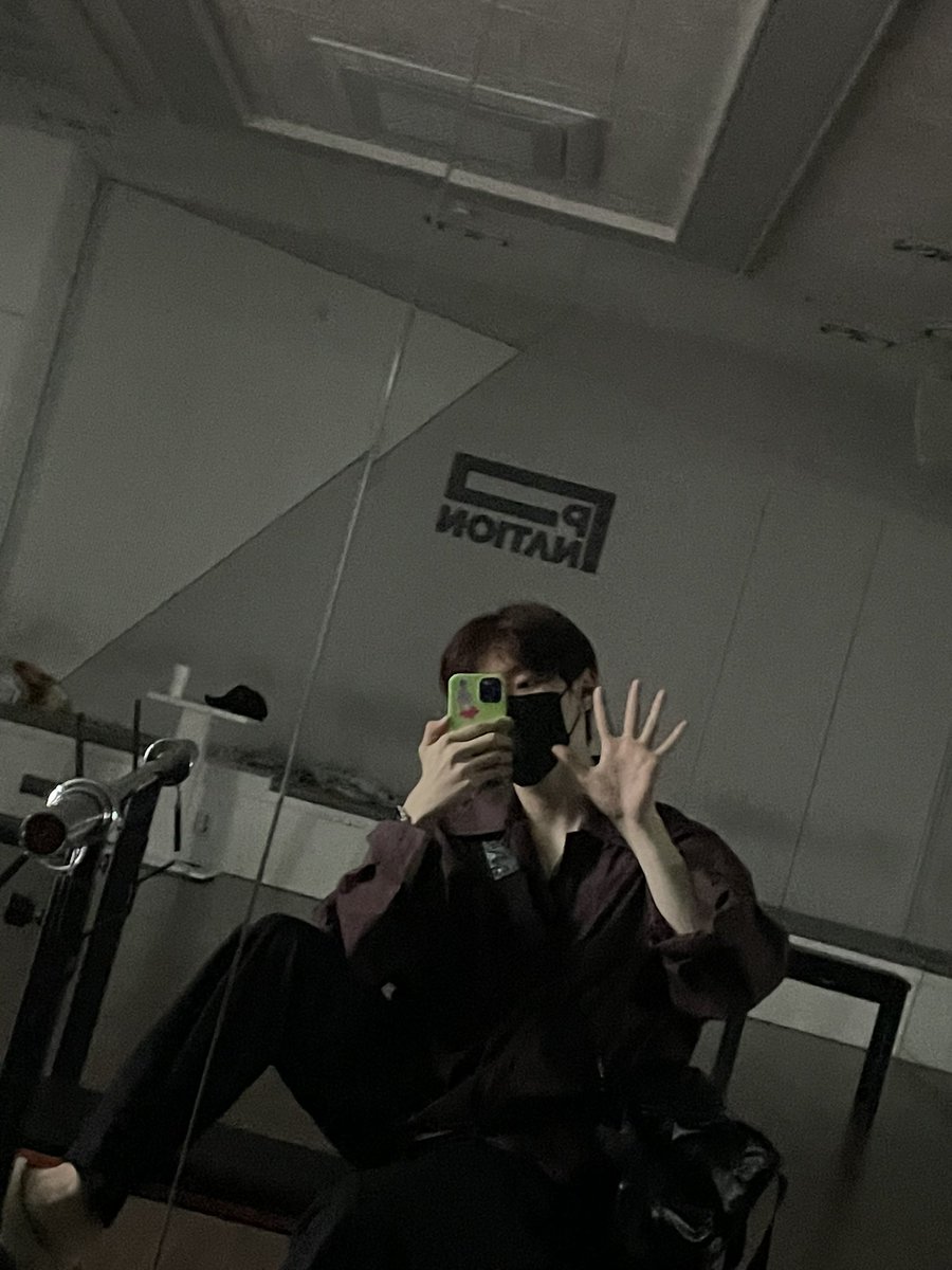 WooKyungjun_FR's tweet photo. [ TWITTER | 310722 ]

“On se voit demain !!! Allez tous dormir tôt cette nuit ! 🫶❤️🥹
Bonne nuit ! ” 

 #우경준 #KyungJun https://t.co/VGL5arkITW