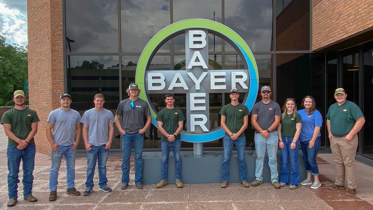 TheEquityCoop's tweet photo. Our summer intern class and two new full-time employees had the opportunity to tour Bayer in Chesterfield, MO! The group learned how Bayer continues to innovate agriculture through research, trials, and new technology.
Thank you, @Bayer!
#GoWithTheRightPeople https://t.co/OdA6BAMUFA