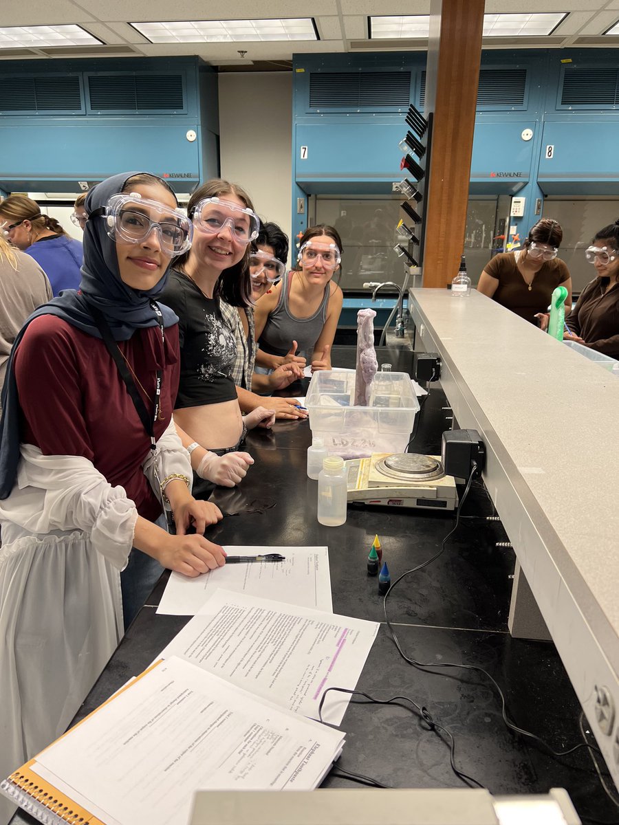 LKAngermeier's tweet photo. Science Bridge in the lab! @IUPUIScience @ChemIUPUI @IUPUI https://t.co/5xdZgIpCBE