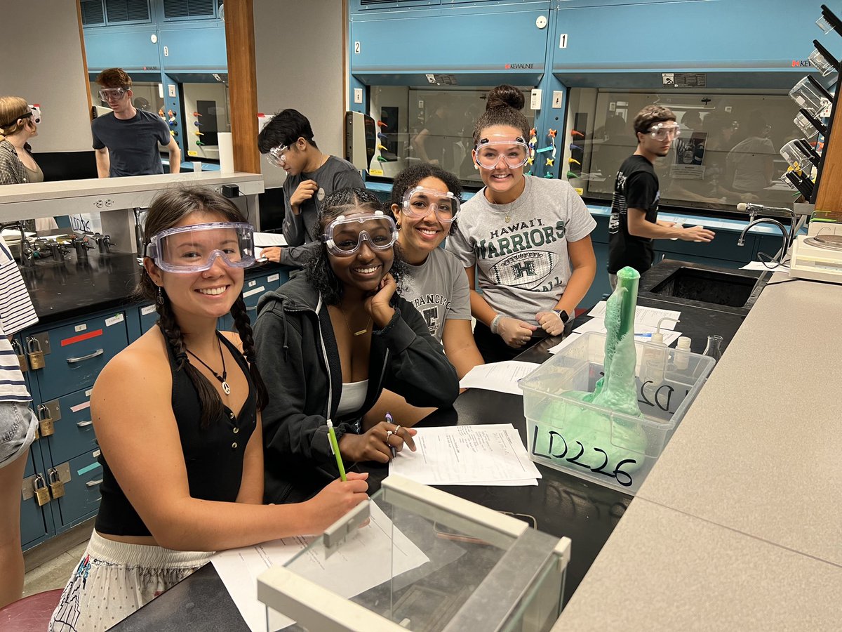 LKAngermeier's tweet photo. Science Bridge in the lab! @IUPUIScience @ChemIUPUI @IUPUI https://t.co/5xdZgIpCBE