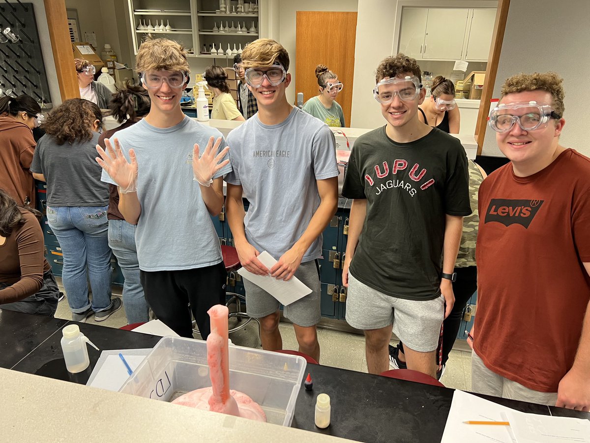 LKAngermeier's tweet photo. Science Bridge in the lab! @IUPUIScience @ChemIUPUI @IUPUI https://t.co/5xdZgIpCBE