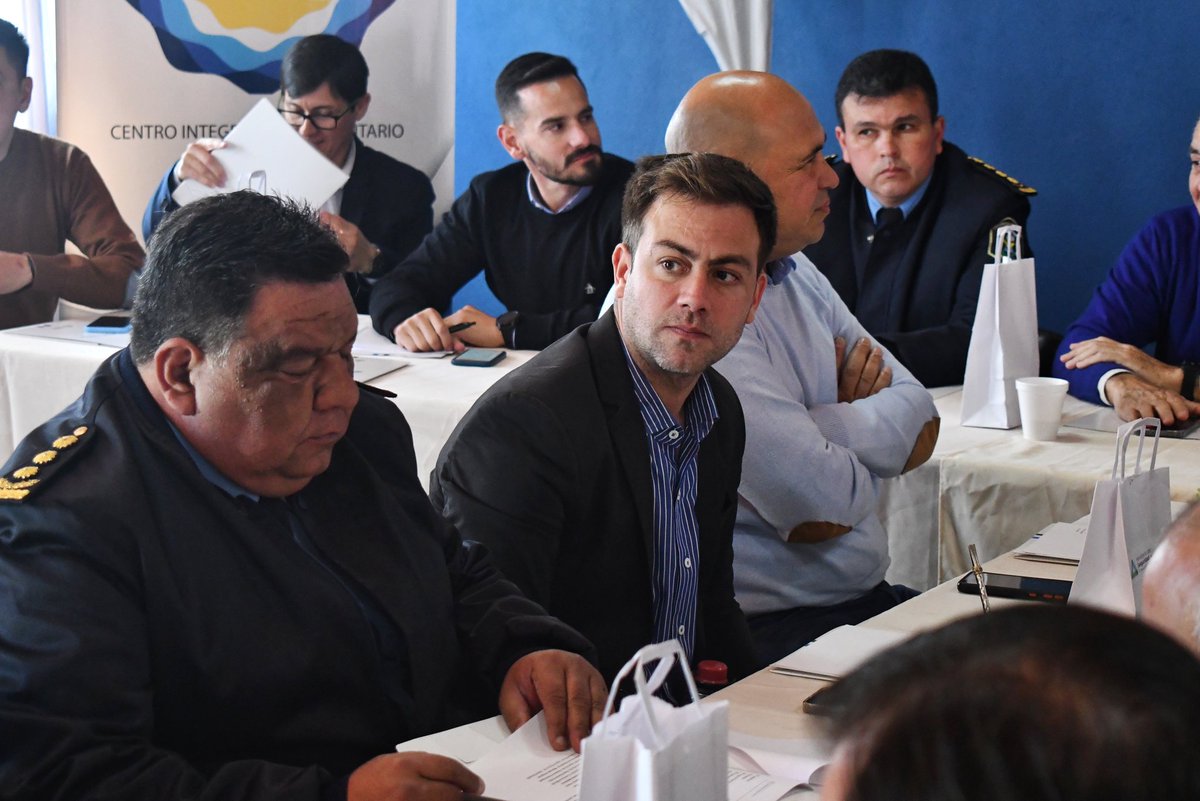 NOS REUNIMOS CON INTENDENTES EN LAS GARCITAS 💪🏼

Ya son 4 las reuniones regionales que realizamos para dialogar sobre las problemáticas de cada municipio.

En total, 35 municipios han tenido la posibilidad de plantear sus necesidades y recibir respuestas en los últimos meses.