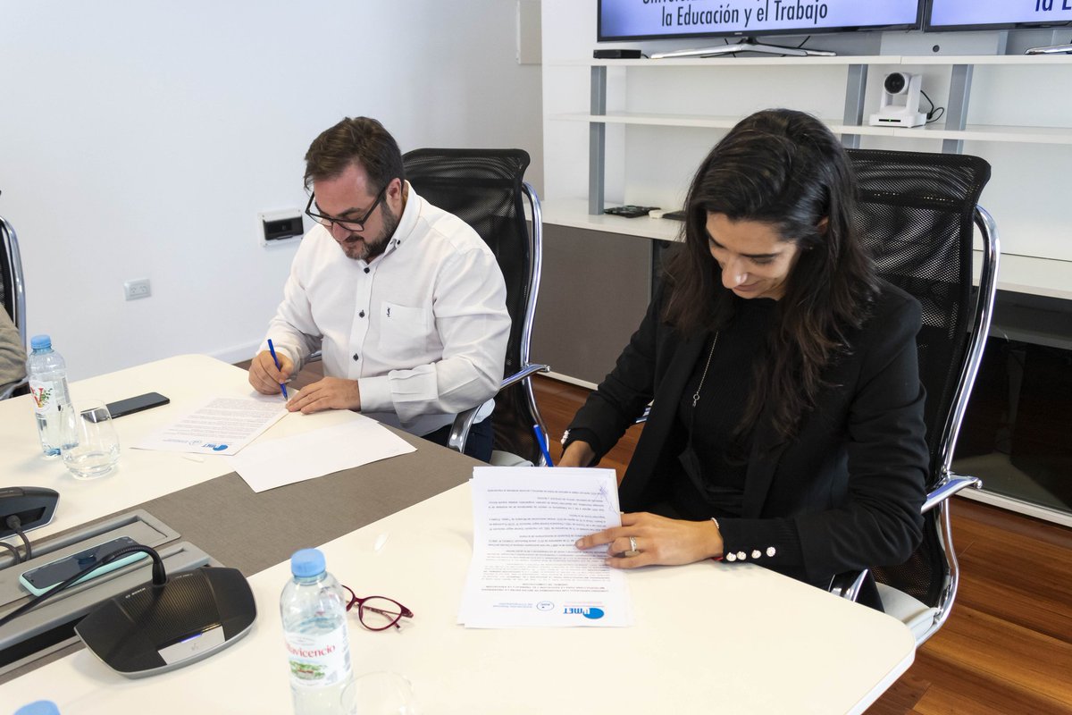 UMETeduar's tweet photo. 🔵 Nuevo convenio entre @UMETeduar y la Asociación Gremial de Computación @AGCArgentina 💻

🤝 Quienes formen parte de la AGC y/o sus familiares directos, tendrán acceso a la oferta académica de nivel universitario, posgrado y de extensión universitaria que ofrece UMET. https://t.co/6QVjGhJajW