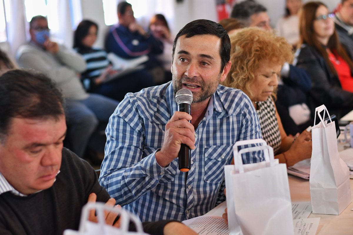 Participaron intendentes y comisarios de Las Garcitas, Colonias Unidas, Capitán Solari, La Verde, Lapachito, Laguna Blanca, Makallé, y representantes de Colonia Elisa y La Escondida.

#ChacoCrece con #MásSeguridad, y estamos atendiendo a las demandas de cada chaqueña y chaqueño.