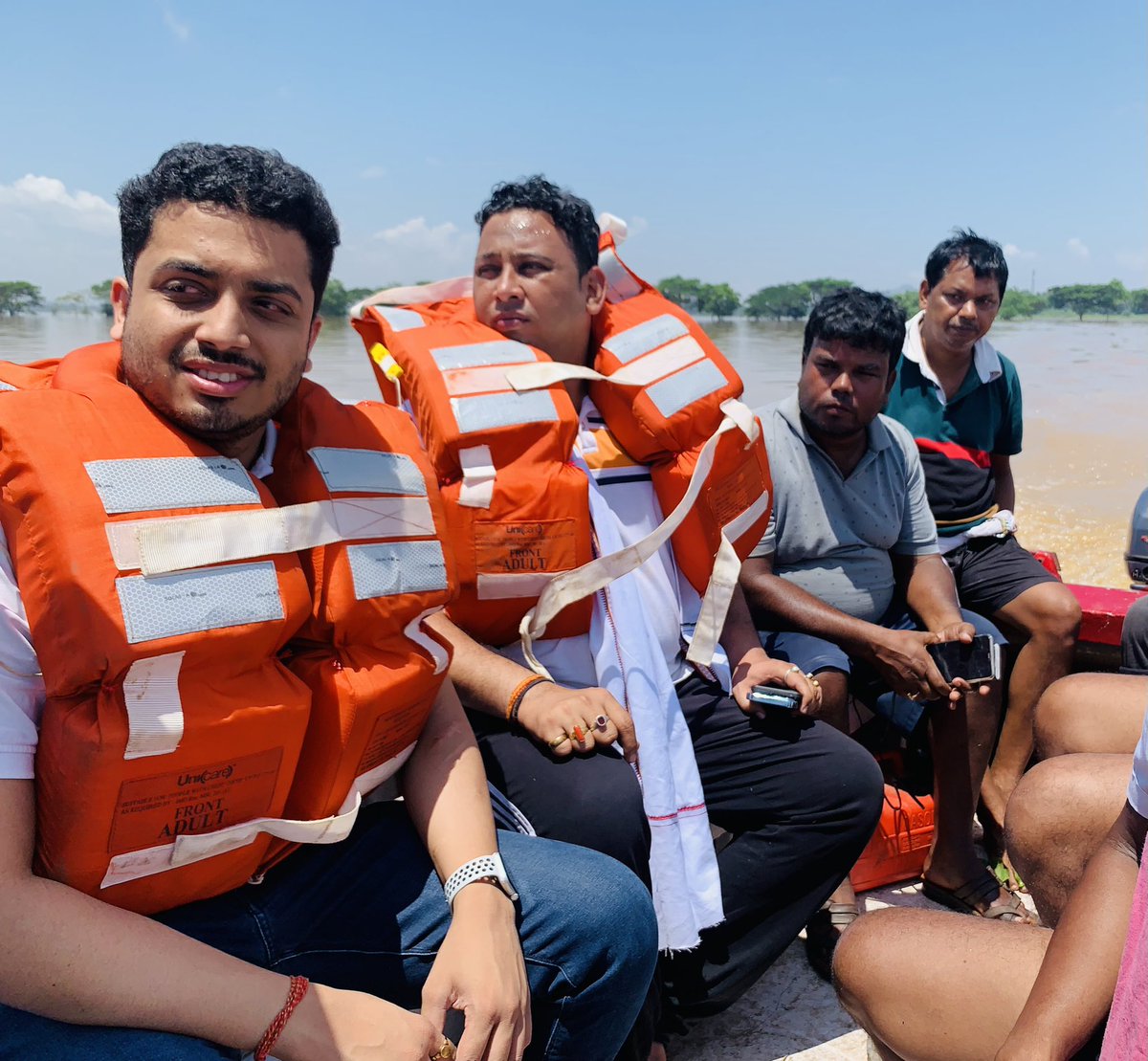 Khitishoas's tweet photo. In the due course of flood management with honourable MLA banki @SRC_Odisha @CuttackDM https://t.co/HSuu9nX2wu