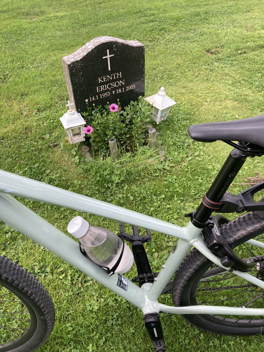 JenPetters's tweet photo. Cykeltur ut till pappa för samtal om livet ❤️ https://t.co/sRaepXHDJE