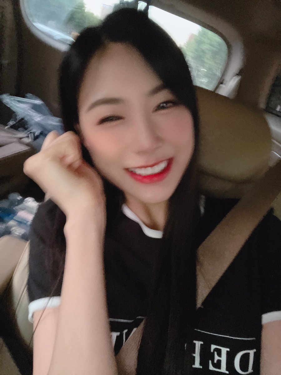 apinkweverse's tweet photo. [🍞💌] 220816

#HAYOUNG #하영: pandas fighting!!!!!!🖤

@Apink_2011 #APINK #에이핑크 https://t.co/ayzm9hodvJ