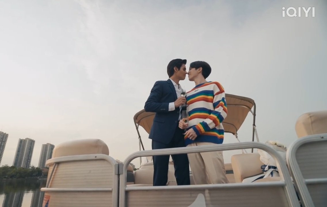LllNanno's tweet photo. Pra mim a série já poderia terminar por aqui, mas eles insistem em fazer as gays sofrerem...
Finalmente um episódio sossegado e sem preocupações, eu amei 💙💛
#CheckOutEP10 https://t.co/0AQETbBhUH