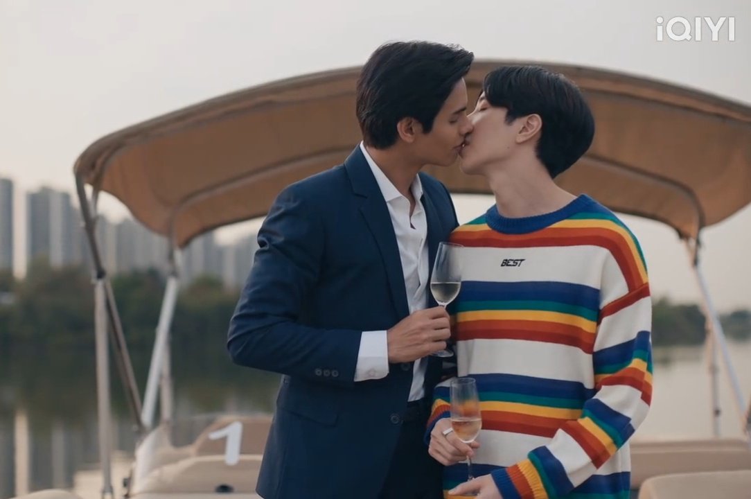 LllNanno's tweet photo. Pra mim a série já poderia terminar por aqui, mas eles insistem em fazer as gays sofrerem...
Finalmente um episódio sossegado e sem preocupações, eu amei 💙💛
#CheckOutEP10 https://t.co/0AQETbBhUH
