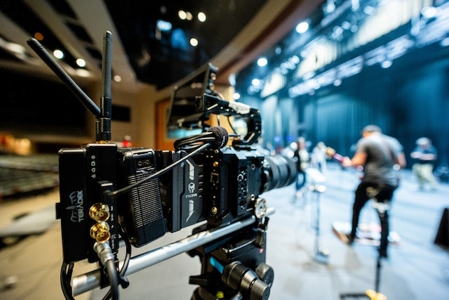 'So many brands and marketers want their video content to be beautiful, while today’s consumer thrives on relevancy and realness over something that’s been perfectly produced.' - Terra Teat, JLab. unikron.com #video #videocontent #filming #production #videoagency