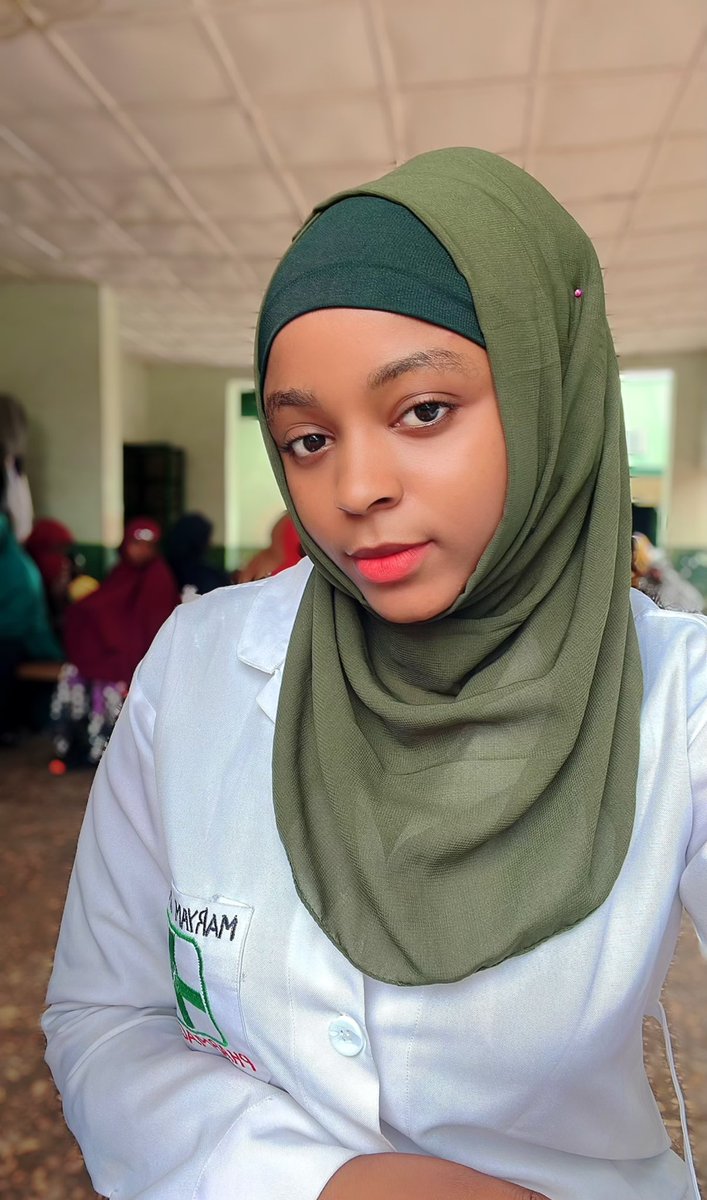 caramel__queen_'s tweet photo. “I survived pharmacy school” 😅 https://t.co/TNIWkIeG1l