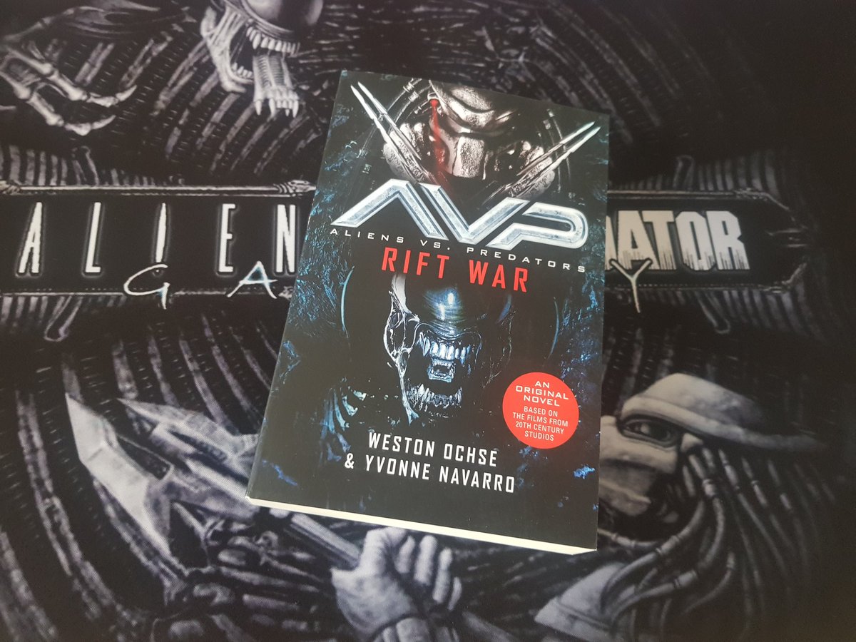 Alien vs. Predator Galaxy on Twitter: "It's new book day! Aliens vs ...