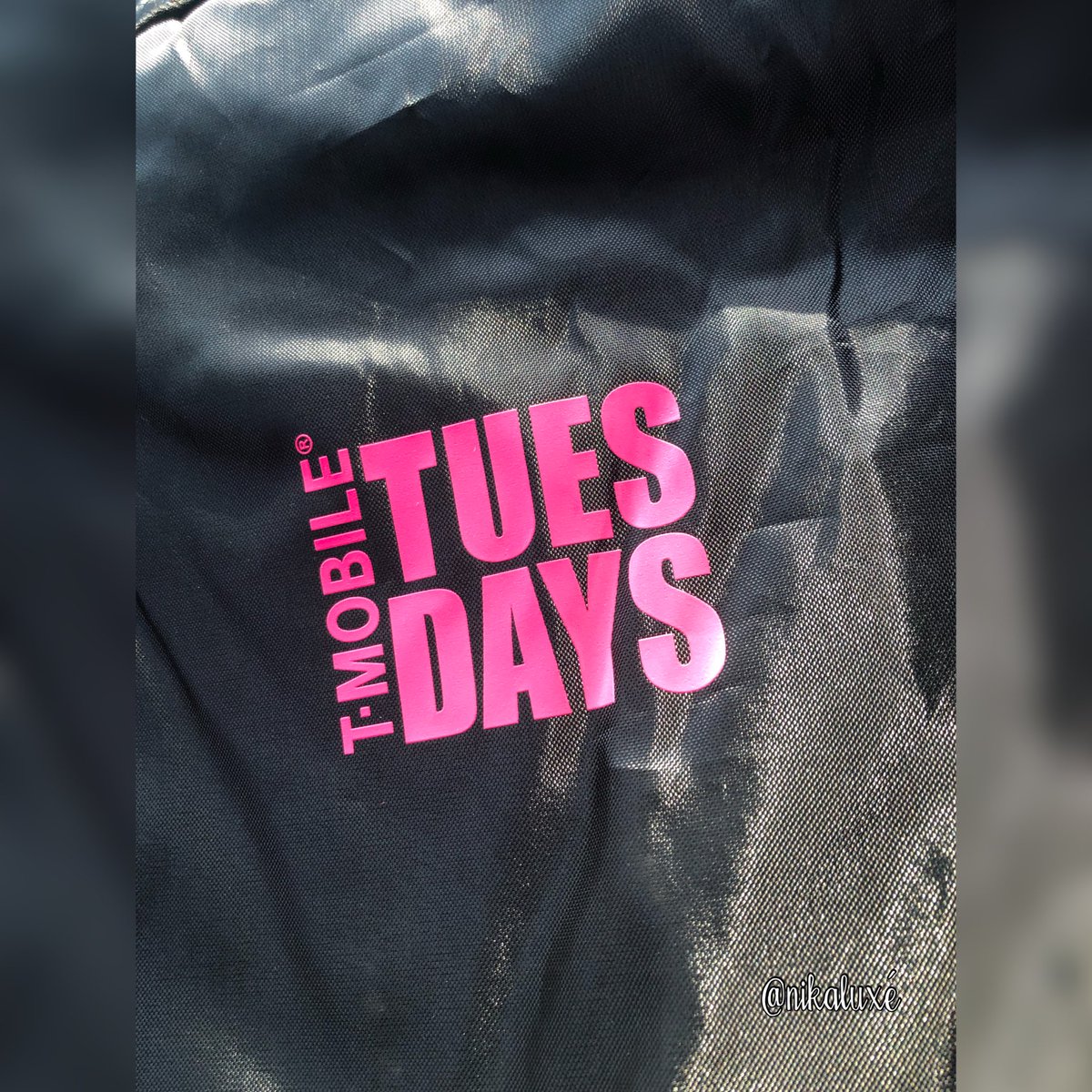 NikaLuxe's tweet photo. Woohoo, I just snagged my drawstring backpack @tmobile.🎒Staff was friendly and the store was clean &amp; inviting.👍🏽

Shh, there’s a surprise inside.😉

#MagentaMagic #Magenta #PositiveVibes #Tmobiletuesdays #getthanked #freebies #backpack #TMobile #tmobile #tmobileapp #Tuesdayvibes https://t.co/jEooBFcEnG