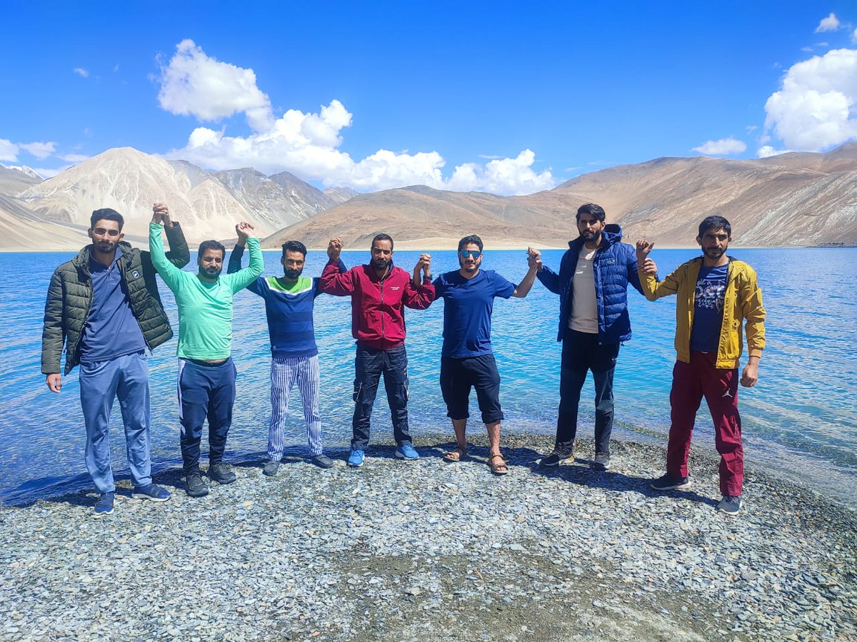 AdilHafiz15's tweet photo. #Pangong lake
#2022
#HTEI friends https://t.co/rFB7cde2wJ