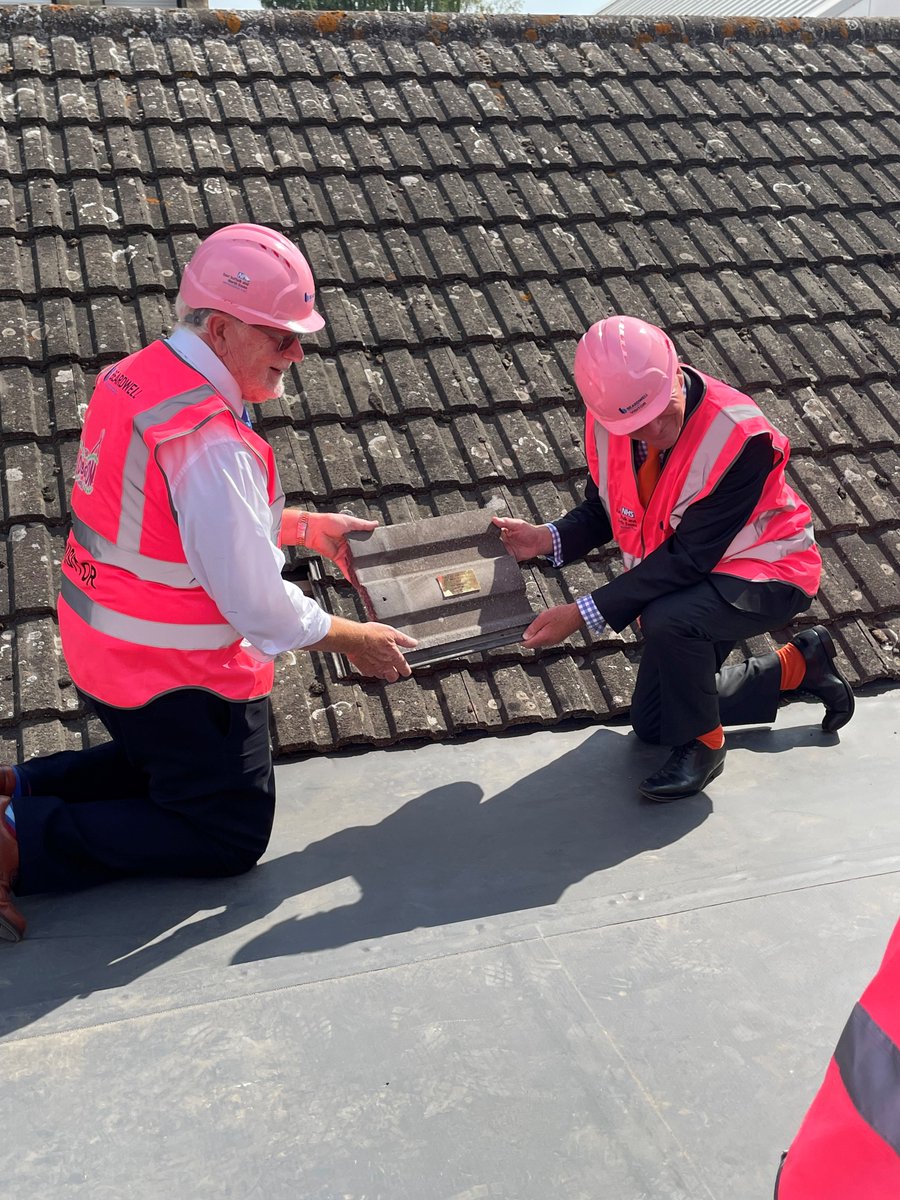 ESNEFT_EFM's tweet photo. Today was the topping out ceremony for the new Breast Care Centre at Ipswich, where the final roof tile was put in place to mark completion of the main construction element of the project. This is such a fantastic achievement by our Capital Team and a milestone to be celebrated! https://t.co/bRWdK2KH8v