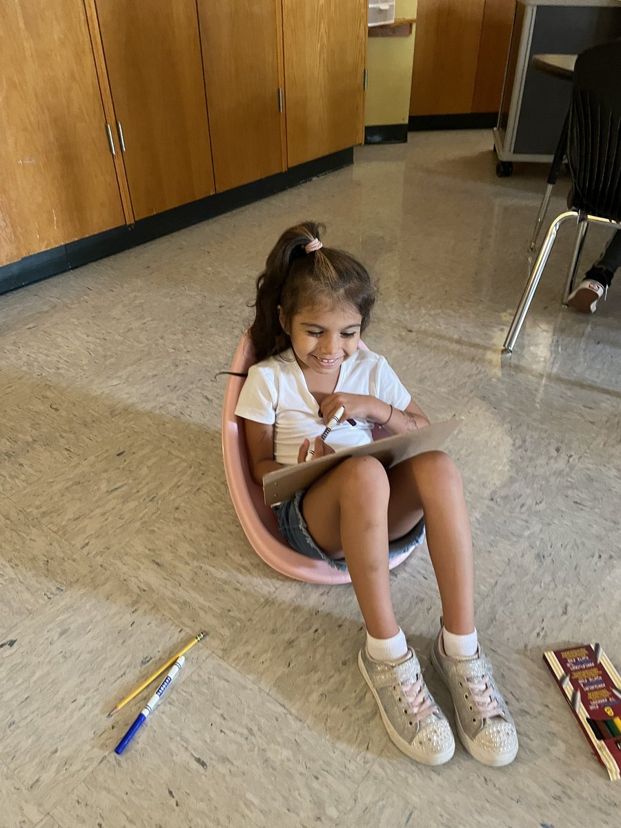 MrsMagallanes_'s tweet photo. very thankful to everyone who helped fund my flex seating project and helped give me tools to help kids learn agency, self control, and eliminate the requirement to sit perfectly still &amp; straight in a desk and dedicate all their brain power to learning! https://t.co/QwU3CegTKW