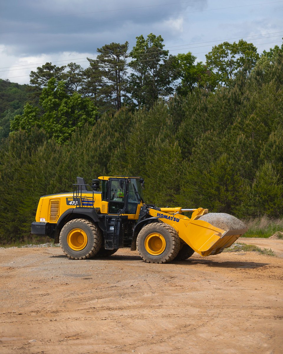 PowerEquipCo's tweet photo. The newly designed @komatsuconstrna WA475 delivers increased productivity and lower fuel costs. Customer input led to the next generation of technology. This versatile machine is great in a number of applications including quarries, forestry, waste &amp; infrastructure. #powerstrong https://t.co/BrcKbVjNxk
