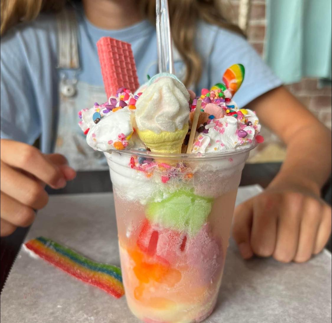 sjcb_uncommon's tweet photo. There are some super awesome and quirky ice cream floats going on at St. Joseph Cookie Company. Have you saved up your calories and indulged in one? Inquiring minds and other sweet tooths want to know! #UncommonCharacter #UncommonEats #EatLocal https://t.co/pGlAdHSE7r
