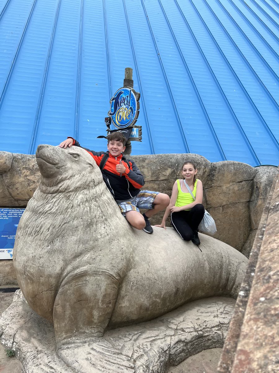Neumark_'s tweet photo. This morning our Project Funding Manager, Philippa, joined @NWYCyoungcarers on one of their summer activities at @SeaQRhyl with a fantastic group of young carers!
This is why we do what we do
#Timeout #FishyFun #Inspirational https://t.co/uwHyu77fJm