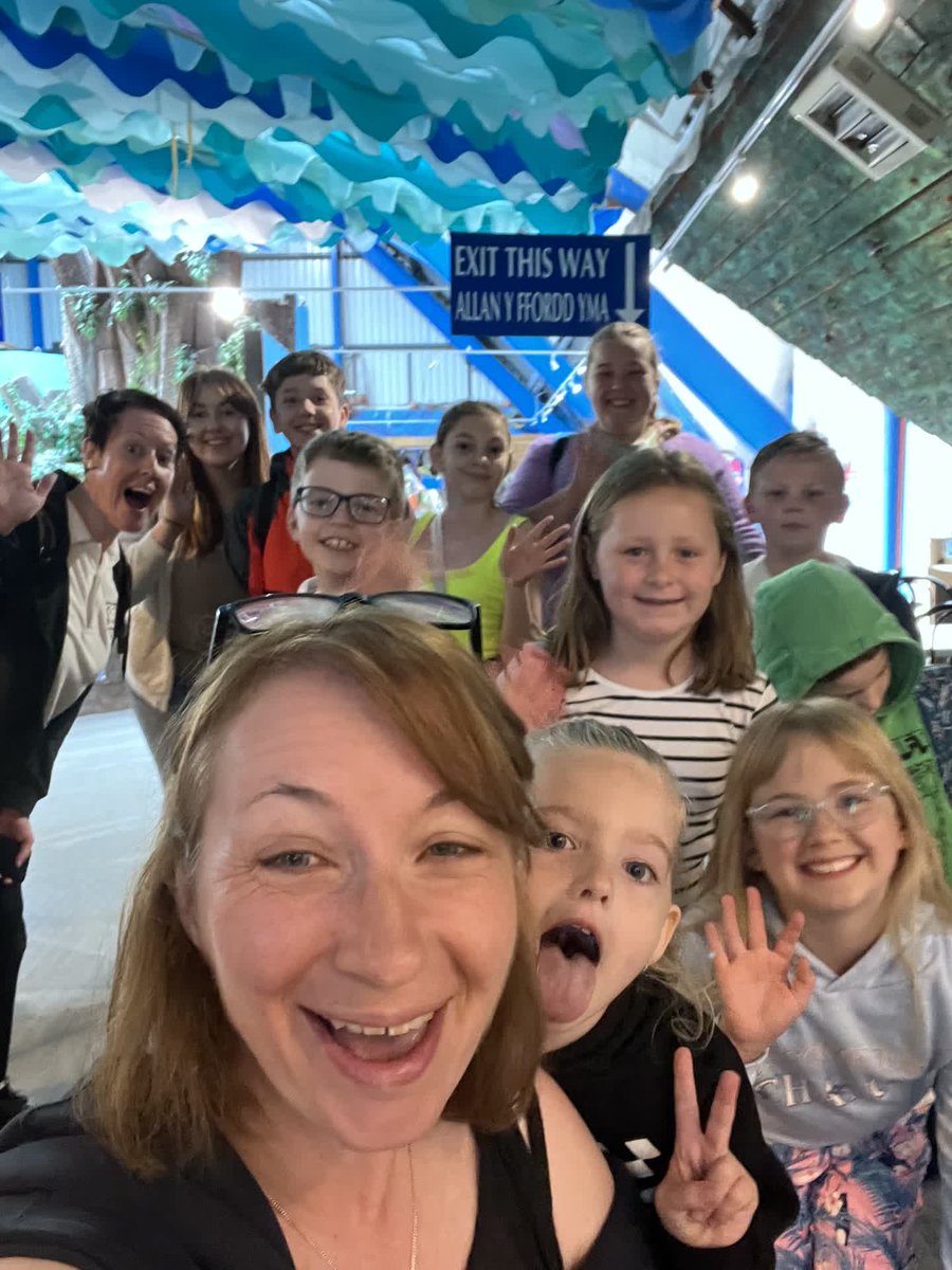 Neumark_'s tweet photo. This morning our Project Funding Manager, Philippa, joined @NWYCyoungcarers on one of their summer activities at @SeaQRhyl with a fantastic group of young carers!
This is why we do what we do
#Timeout #FishyFun #Inspirational https://t.co/uwHyu77fJm