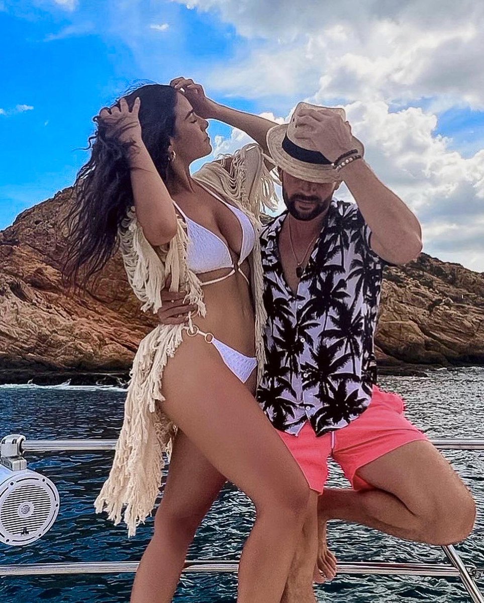 RafaNievesFans's tweet photo. Y así de bien se la pasaron en cabos Rafa y Julia ❤️‍🔥🌊🛥 @juliawgama @rafaelnievess https://t.co/JZE7Y64LlB