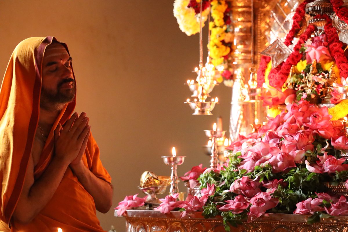 ShankaraPeetha's tweet photo. ಗುರುಕುಲ~ಚಾತುರ್ಮಾಸ್ಯ - ದಿನ 35

16-08-2022

#Gurukula_Chaturmasya
#ಗುರುಕುಲ_ಚಾತುರ್ಮಾಸ್ಯ https://t.co/RZB4VUe9sw