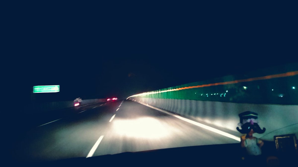 mesumiii's tweet photo. No lights on the newly opened Sohna Gurgaon highway even taking the highest toll tax in India, no lights on the highway leading to risk of accidents. It looks horrible while driving. The running traffic is so fast risking life.@NHAI_Official @nitin_gadkari @OfficeOfNG @mlkhattar https://t.co/YIkCpwZ12Q