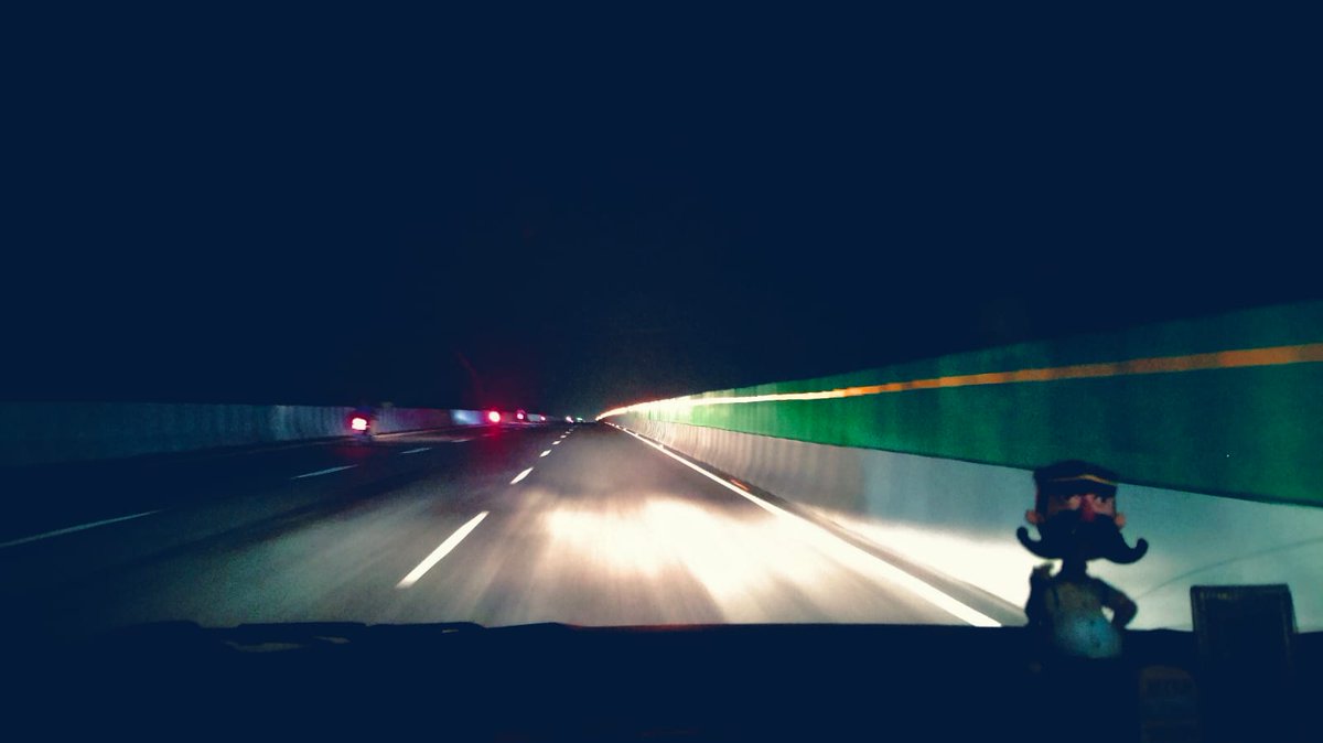 mesumiii's tweet photo. No lights on the newly opened Sohna Gurgaon highway even taking the highest toll tax in India, no lights on the highway leading to risk of accidents. It looks horrible while driving. The running traffic is so fast risking life.@NHAI_Official @nitin_gadkari @OfficeOfNG @mlkhattar https://t.co/YIkCpwZ12Q
