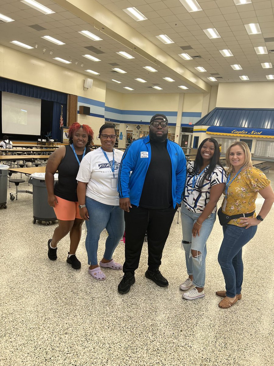 TrevorKWilliams's tweet photo. The first day @DueittEagles is off to a great start! So many smiling faces! LETS GO!! 
#Dueitt #BelieveInSpring https://t.co/9g2k5JDYfc