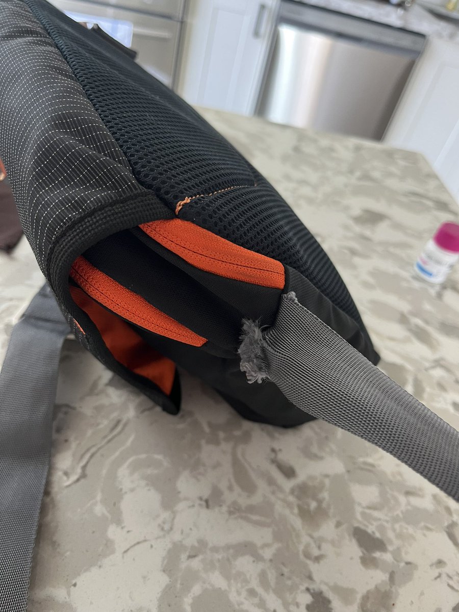 piyush_chavan's tweet photo. @wildcrafttweet its 2nd time this belt got ripped off within 1 month of use ,I got this replaced once in Pune India. I am in Toronto Canada now and I can’t find a way to claim your so called “International Warranty “ https://t.co/QcIMOtrVsG