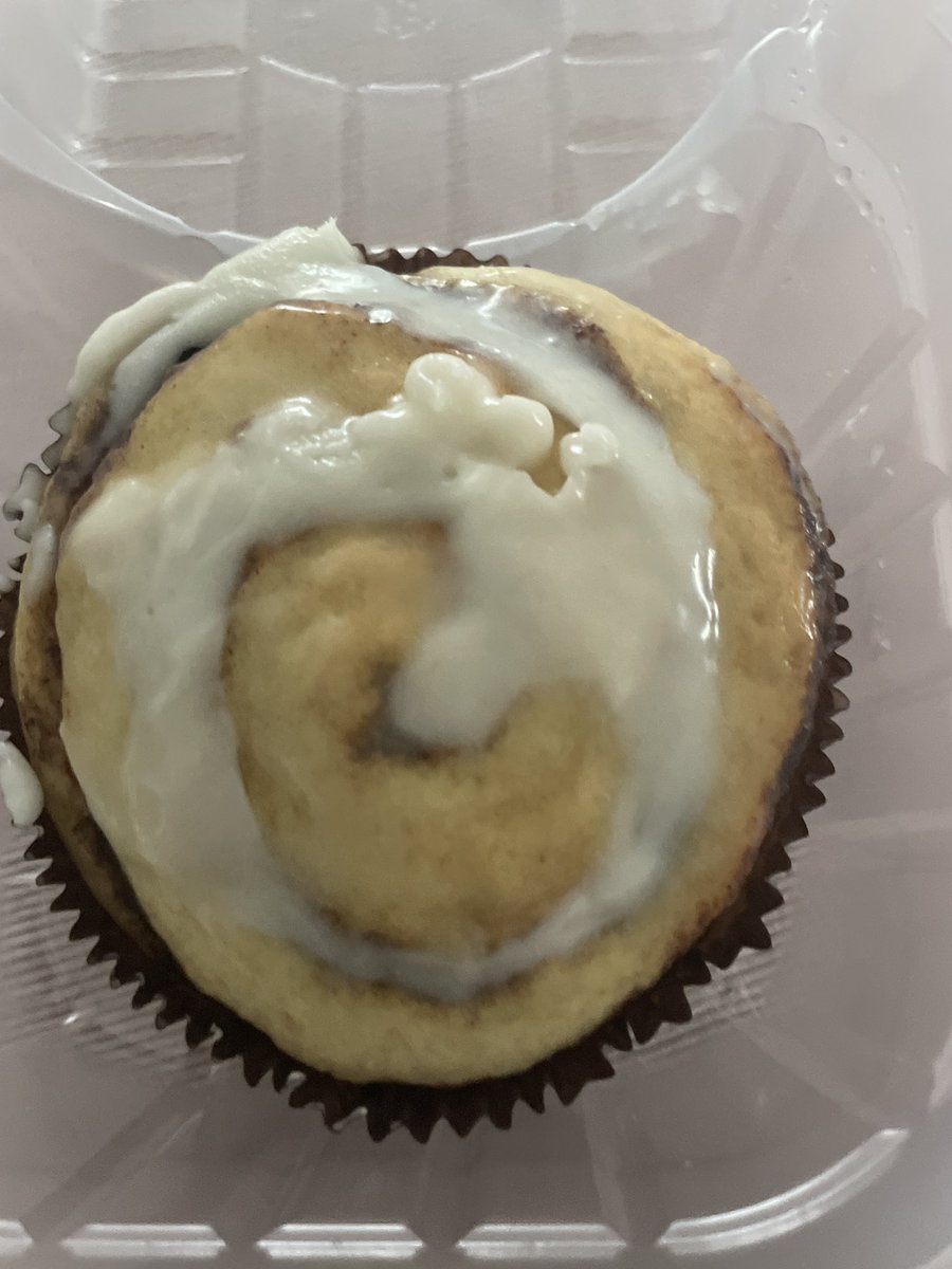 mamunch3's tweet photo. omg this was so good!!
none of my family members want the second one so i’ll have it as breakfast tomorrow WHOOP https://t.co/gWUknjuwVM