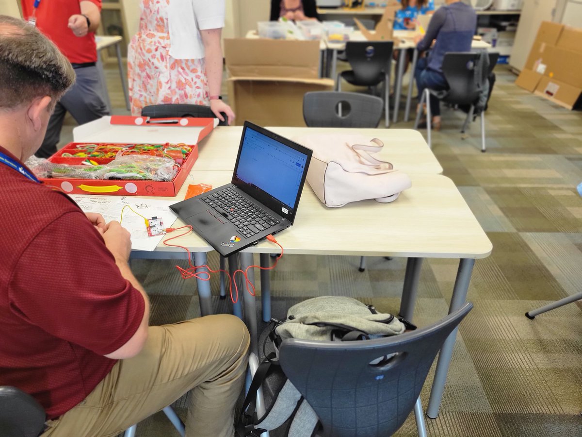EvanOBranovic's tweet photo. First sessions of #WiredTC getting hands on with #robotics, #programming,#OER, and #makerkits! @REMC2C #edtechchat #ETCoaches https://t.co/skGFvhOvtk