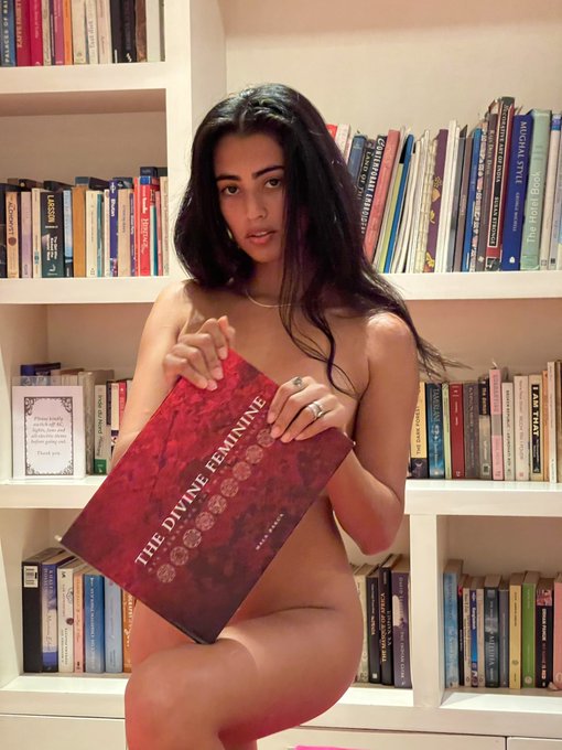 Divine feminine 🫦 full video available on my OF 🫴🏾 https://t.co/mSIpkkYK1U https://t.co/hZp5XTlpy6