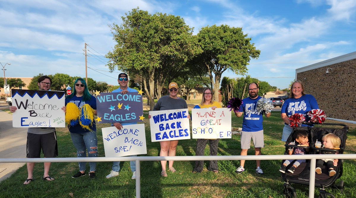 SRE PTA was excited to welcome Eagles to campus for their first day of the 22-23 school year.