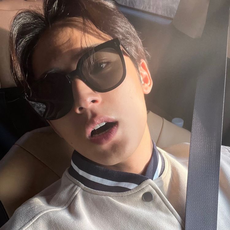 zeibder's tweet photo. “bobo mo zei, bakit may salamin ka sa ilalim??”
#CaratSelcaDay #MINGYU #SEVENTEEN #CSD #KIMMINGYU https://t.co/lstg97Tvck