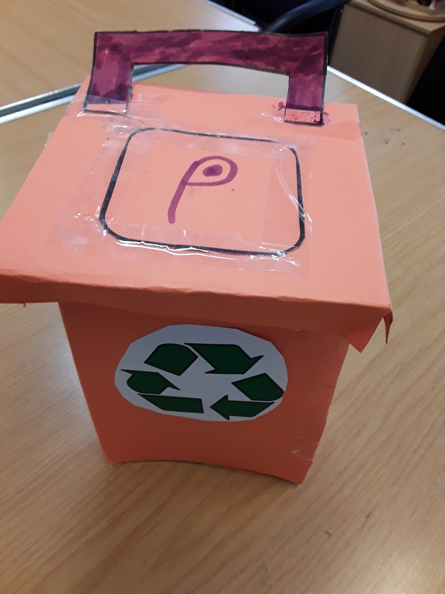 WFlibraries's tweet photo. Last two added from #Craftsession at #StanleyLibrary this afternoon #WFlibraries #SummerReadingChallenge2022 #Gadgeteers https://t.co/JX4i2RMTnM
