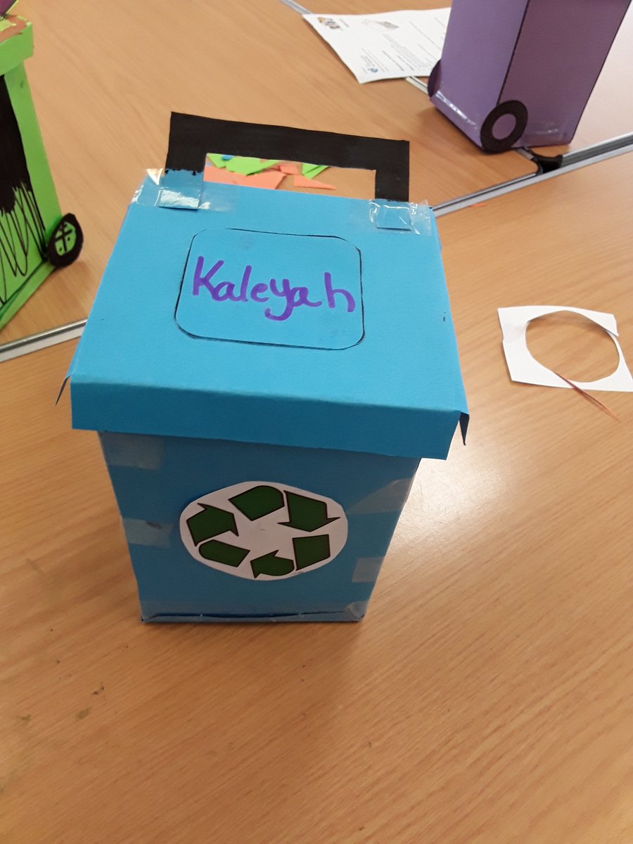 WFlibraries's tweet photo. Last two added from #Craftsession at #StanleyLibrary this afternoon #WFlibraries #SummerReadingChallenge2022 #Gadgeteers https://t.co/JX4i2RMTnM