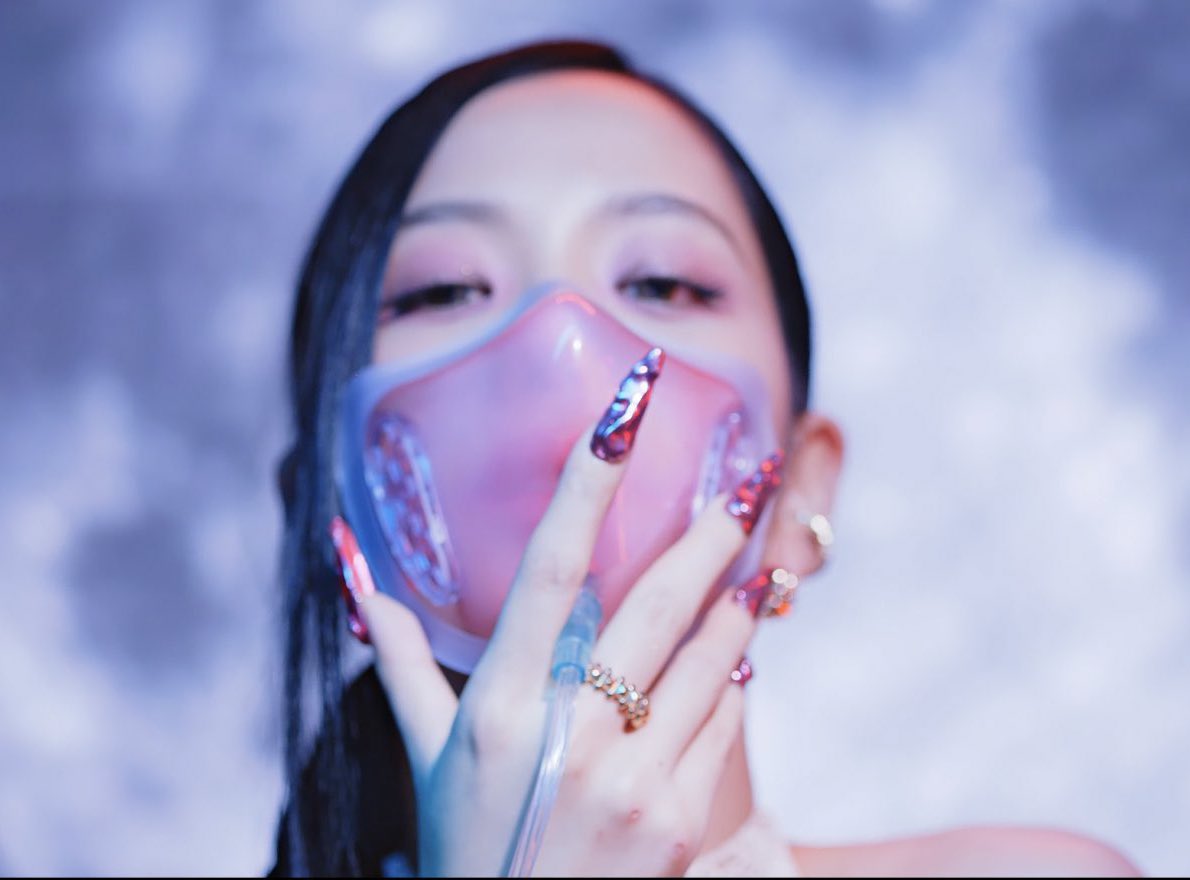 acelalis's tweet photo. JISOO WRECKING US ALL 😳 https://t.co/cWF0JOhBV4