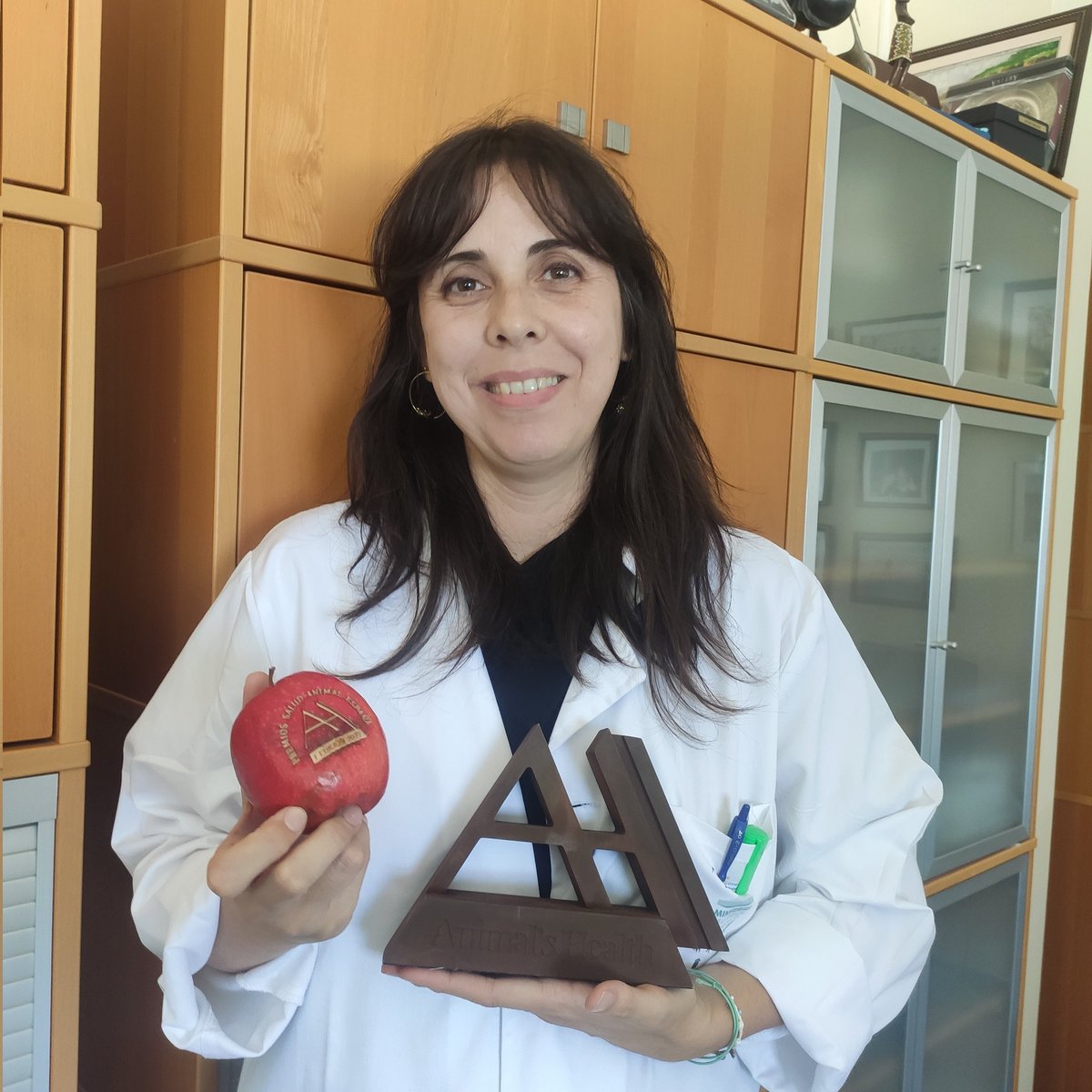 IUSAeu's tweet photo. Tiempo de descanso, recuperando para seguir, tiempo de agradecimientos, a los que he podido pillar ... #nonstopworking @IUSAeu
Premio @animalshealthes 2002 "Sistenibidad"
@fvulpgc 20 aniversario @IUSAeu #EQUIPO https://t.co/OcTHxiG61q