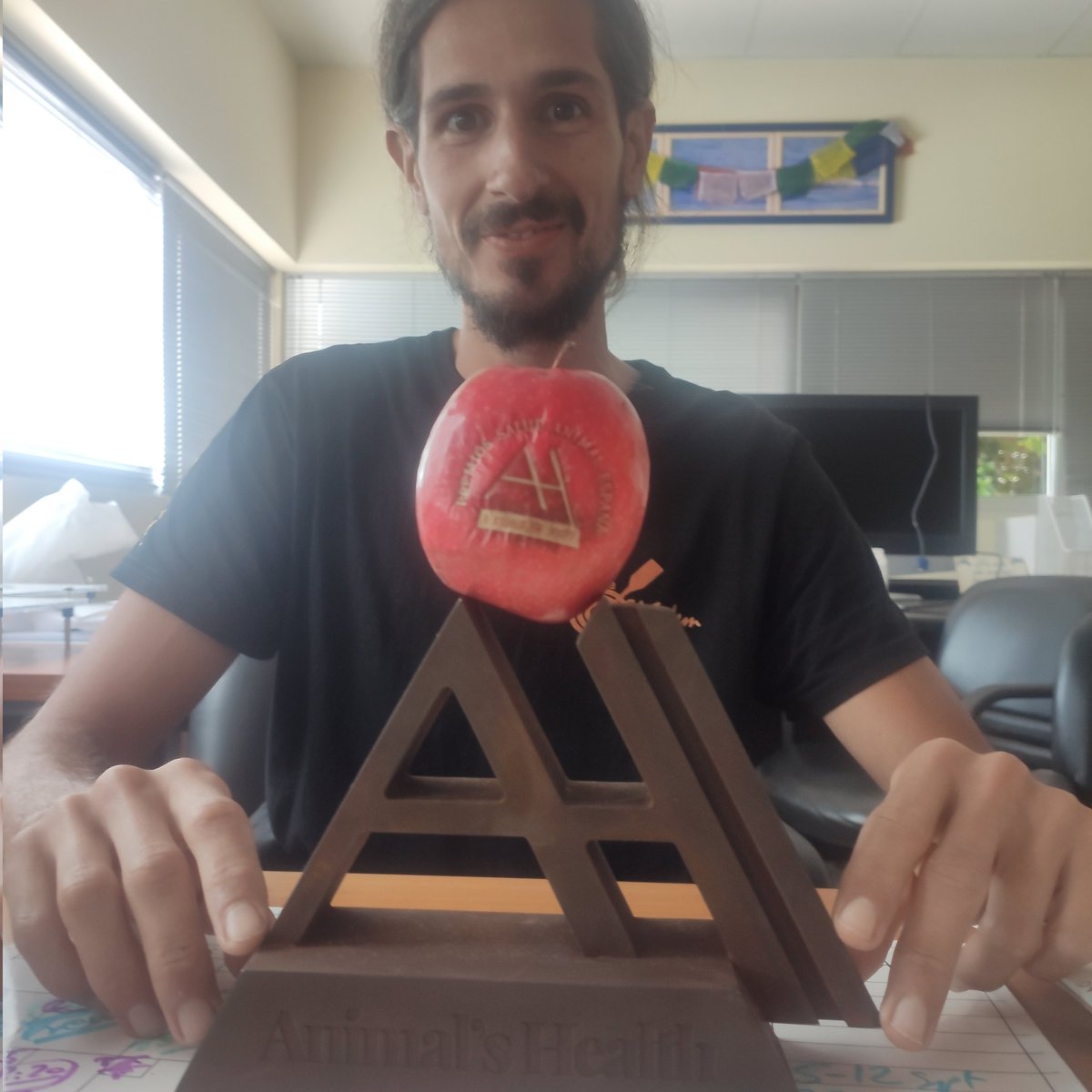 IUSAeu's tweet photo. Tiempo de descanso, recuperando para seguir, tiempo de agradecimientos, a los que he podido pillar ... #nonstopworking @IUSAeu
Premio @animalshealthes 2002 "Sistenibidad"
@fvulpgc 20 aniversario @IUSAeu #EQUIPO https://t.co/OcTHxiG61q