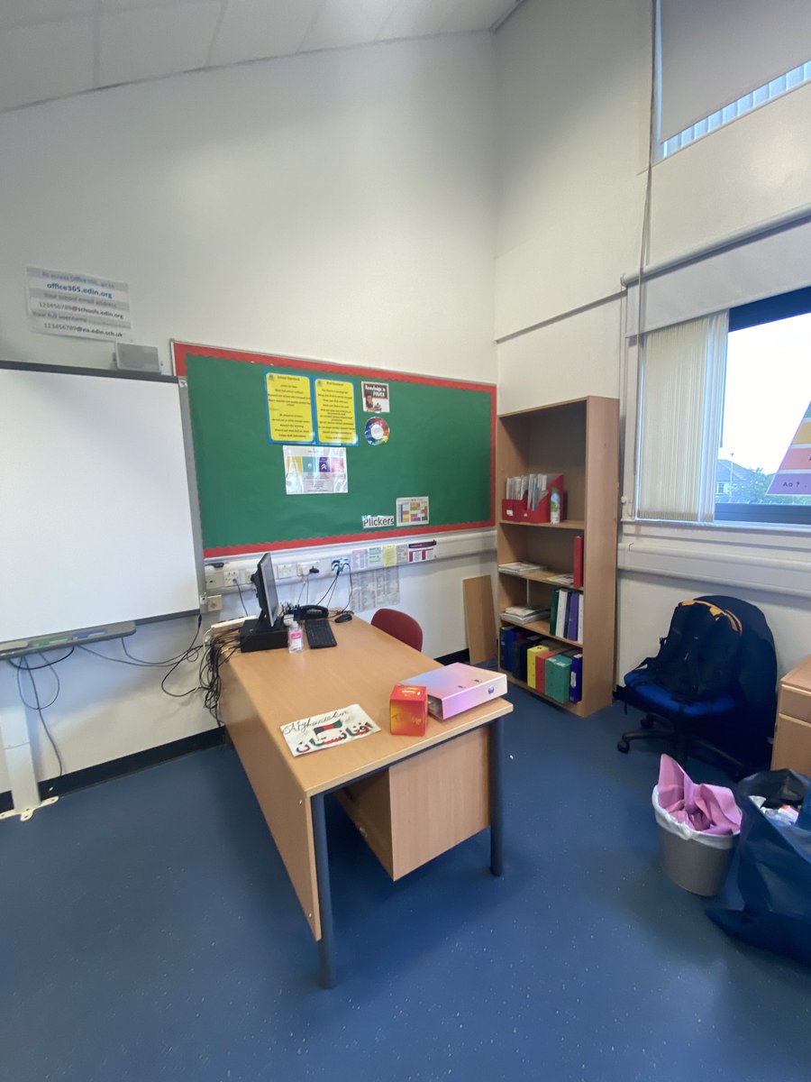 MissMoustafa's tweet photo. 2 days of inservice done and ready to start teaching tomorrow ⭐️ https://t.co/5G3M8DN7o1