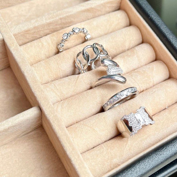 TocaraUK's tweet photo. Transformation Tuesday! Ring the changes with these trendy and traditional beauties #Tocarastyle #rings #jewellery #fingerstyle https://t.co/CWEDk2i3I9